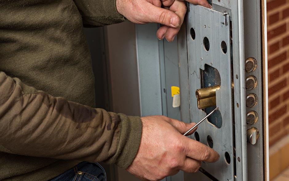 serrure trois points pour porte d'entrée Ballancourt-sur-Essonne
